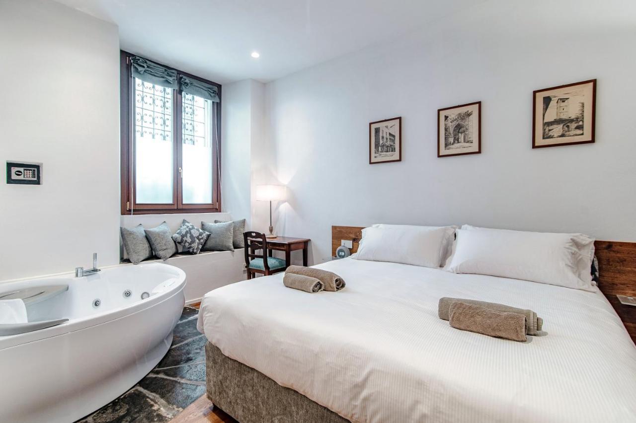Suite Lo Storico - The House Of Travelers Como Zewnętrze zdjęcie